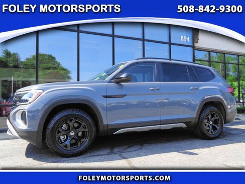 Used 2025 Volkswagen Atlas Peak Edition SE AWD/4WD image 1