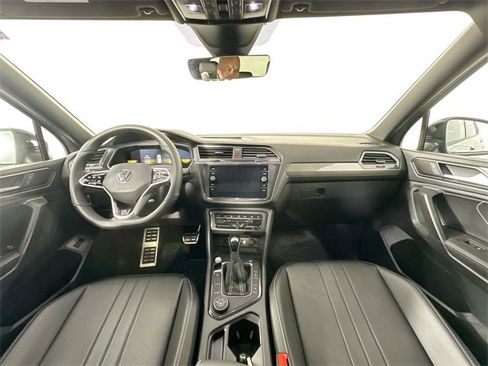 Used 2022 Volkswagen Tiguan SE R-Line image 11