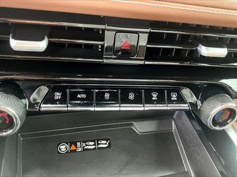 Used 2025 Chevrolet Tahoe High Country image 23