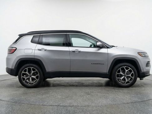 Used 2025 Jeep Compass Limited AWD/4WD image 11