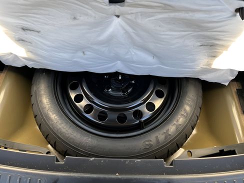 Used 2022 Ford Explorer XLT w/ Equipment Group 202A image 13