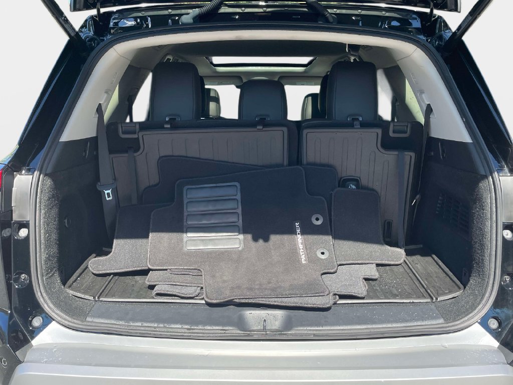 Used 2025 Nissan Pathfinder Platinum w/ Cargo Package FWD image 10