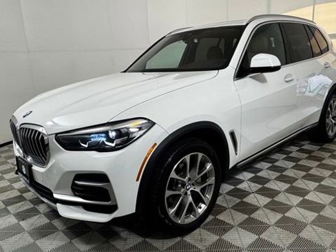 Used 2023 BMW X5 xDrive40i w/ Premium Package image 3