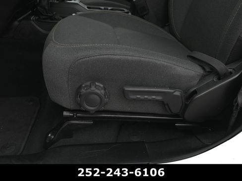 Used 2024 Jeep Wrangler Unlimited w/ Convenience Group AWD/4WD image 10