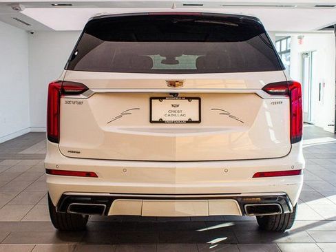 Used 2022 Cadillac XT6 Premium Luxury image 7