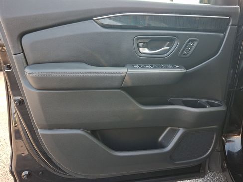 Used 2025 Honda Pilot Elite image 14