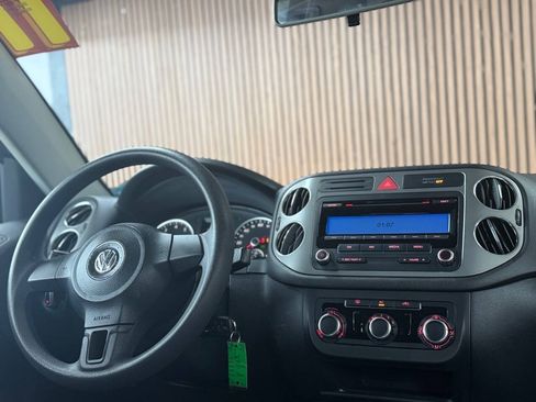 Used 2011 Volkswagen Tiguan SE FWD image 4