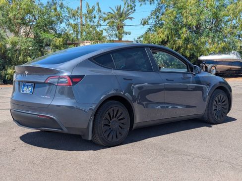 Used 2023 Tesla Model Y Long Range AWD/4WD image 3