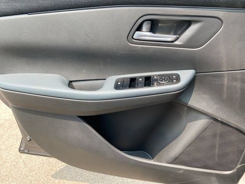 New 2026 Nissan Leaf FWD image 13