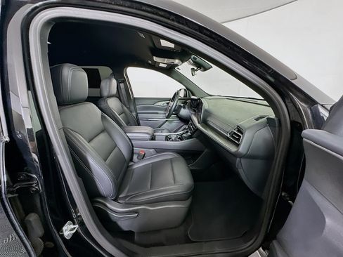 Used 2025 Chevrolet Traverse LT FWD image 34