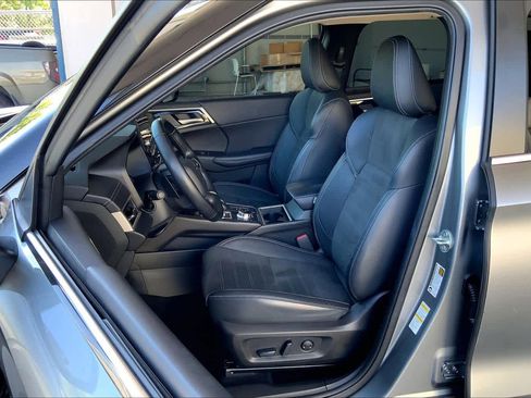 Used 2023 Mitsubishi Outlander SE image 8