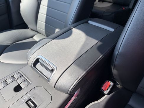 Used 2023 Toyota Highlander XLE AWD/4WD image 23