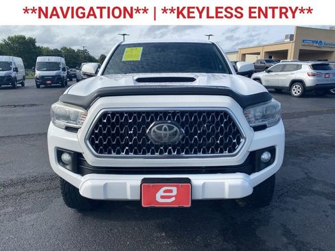 Used 2019 Toyota Tacoma TRD Sport AWD/4WD image 2