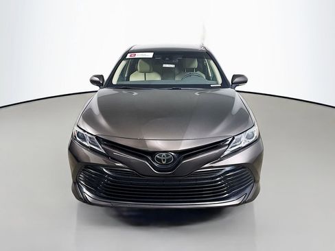 Certified 2018 Toyota Camry LE w/ Convenience Package image 2