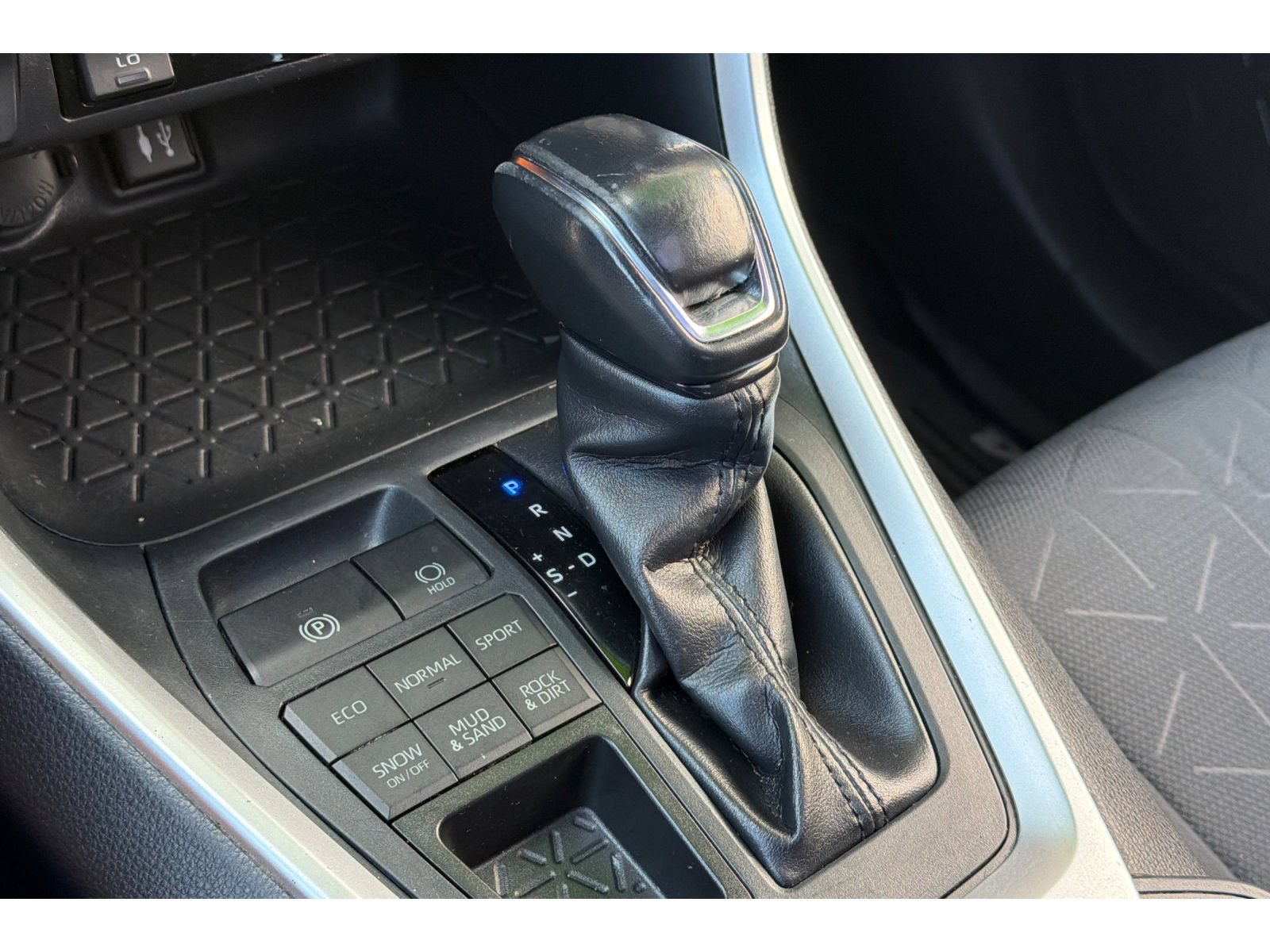 Used 2019 Toyota RAV4 XLE w/ Convenience Package AWD/4WD image 24