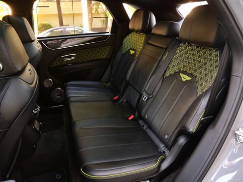 Used 2023 Bentley Bentayga AWD/4WD image 17