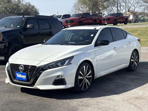 Used 2021 Nissan Altima 2.5 SR w/ SR Premium Package image 3