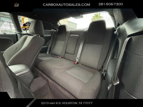 Used 2017 Dodge Challenger R/T w/ Driver Convenience Group RWD image 25