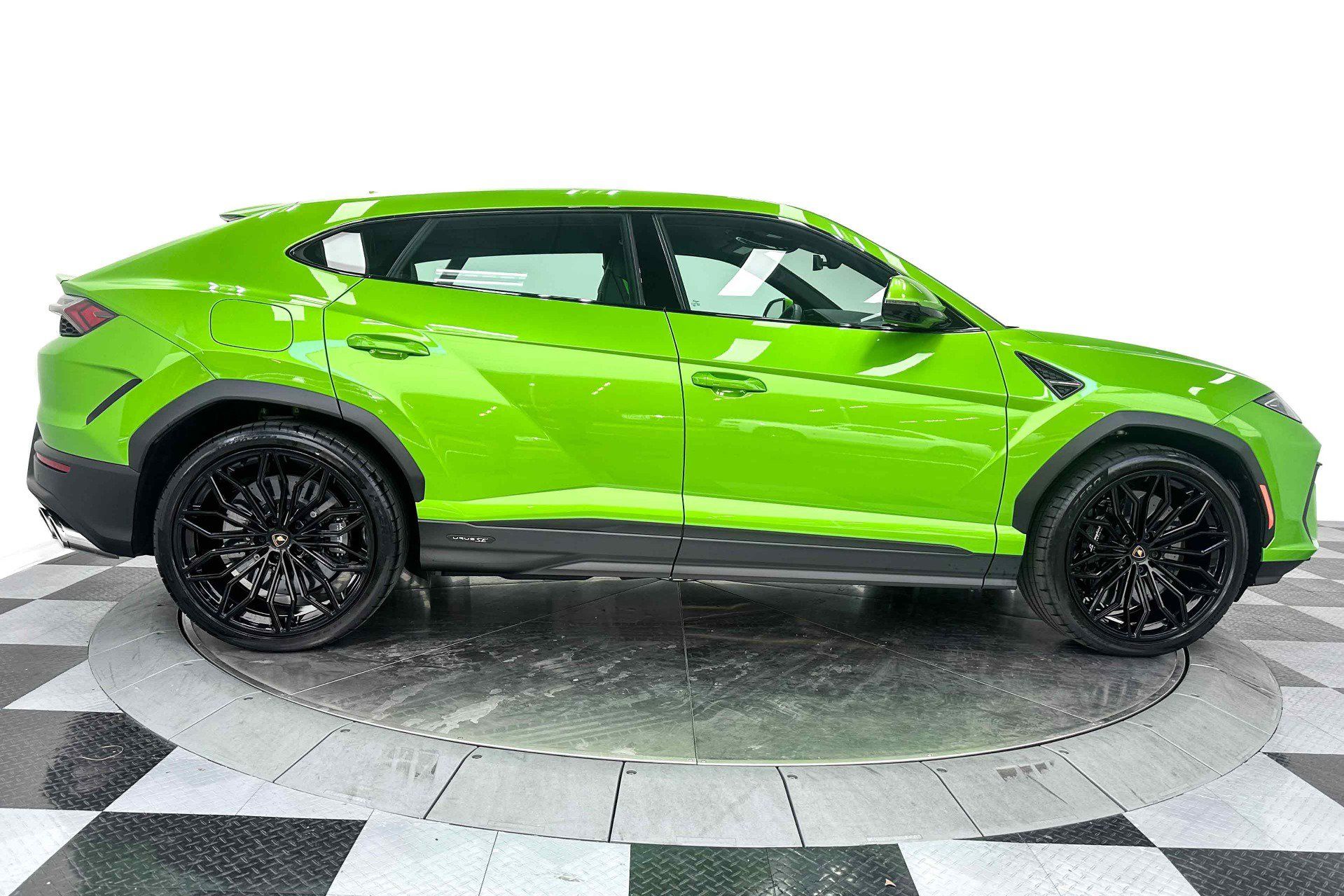 Used 2025 Lamborghini Urus SE AWD/4WD image 34