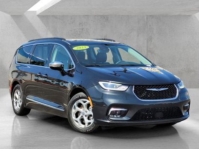 Used 2023 Chrysler Pacifica Limited
