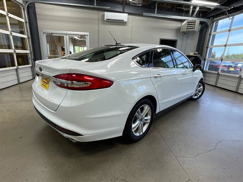 Used 2018 Ford Fusion SE FWD image 6