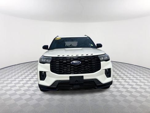 Used 2025 Ford Explorer ST-Line w/ Premium Package image 2