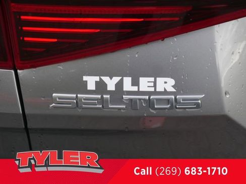 Used 2023 Kia Seltos EX image 14