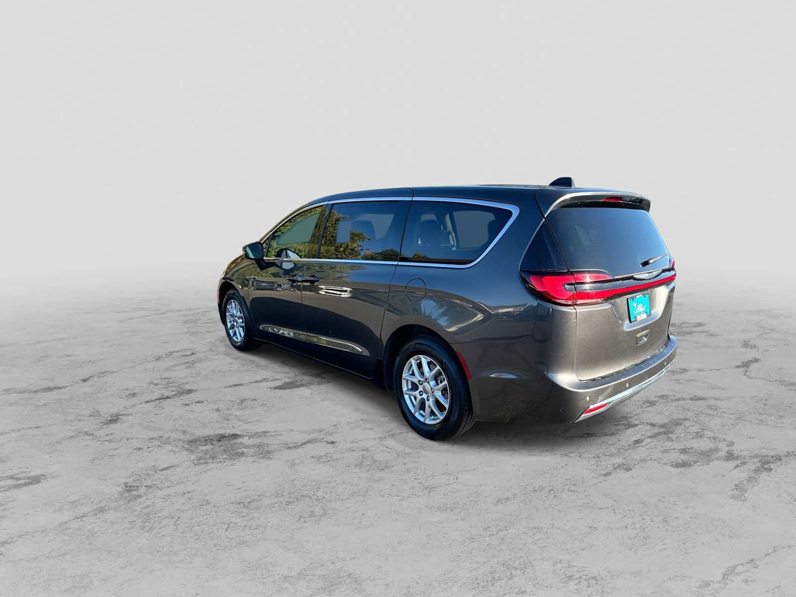 Used 2023 Chrysler Pacifica Touring-L FWD image 6