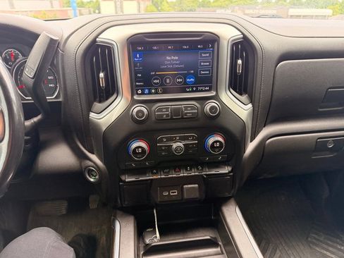 Used 2021 Chevrolet Silverado 1500 LT Trail Boss w/ LPO, Dark Essentials Package AWD/4WD image 23