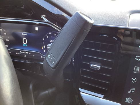 Used 2022 Chevrolet Silverado 1500 LT image 22