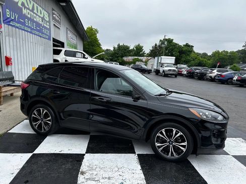 Used 2021 Ford Escape SE w/ SE Sport Appearance Package FWD image 5