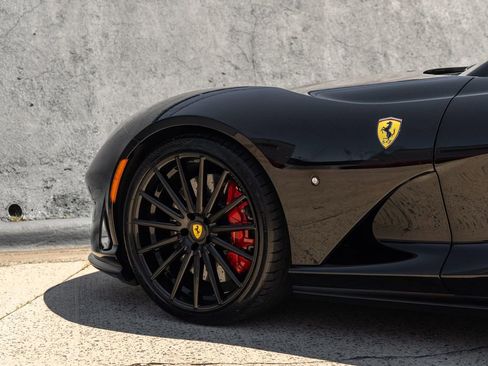 Used 2018 Ferrari 812 Superfast RWD image 14