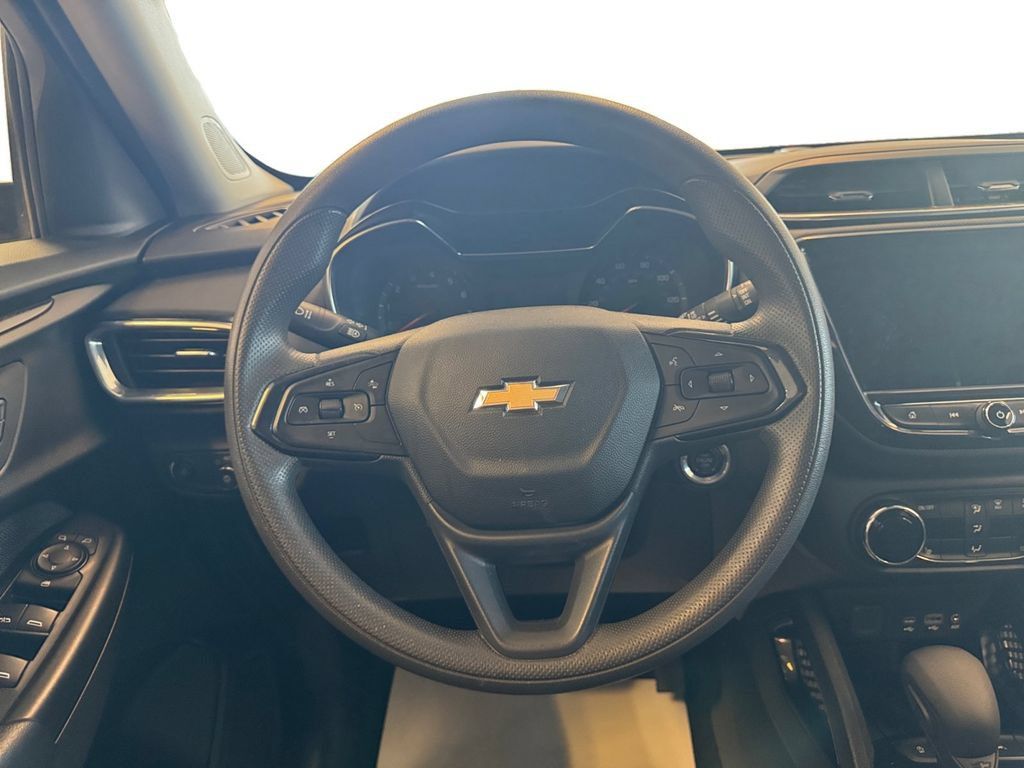 Used 2022 Chevrolet TrailBlazer LT w/ Convenience Package FWD image 13