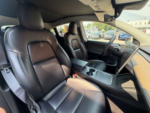 Used 2022 Tesla Model Y Long Range AWD/4WD image 26