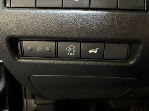 Used 2024 Nissan Rogue SV AWD/4WD image 16