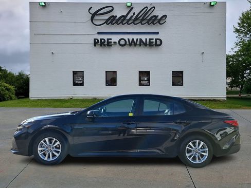 Used 2025 Toyota Camry LE image 6