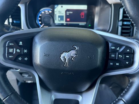 Used 2023 Ford Bronco Wildtrak image 26