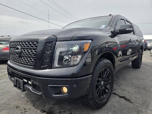 Used 2019 Nissan Titan SV w/ SV Convenience Package AWD/4WD image 3