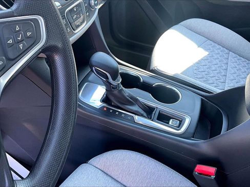 Used 2022 Chevrolet Equinox LS image 15