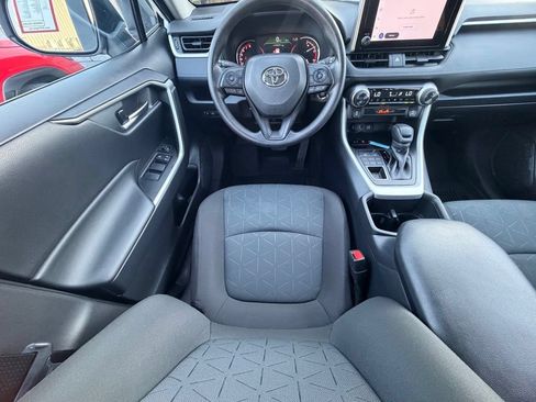 Used 2025 Toyota RAV4 XLE AWD/4WD image 10