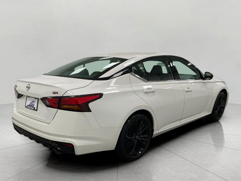 Used 2024 Nissan Altima 2.5 SR image 3
