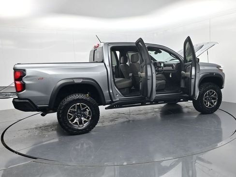 Used 2024 Chevrolet Colorado ZR2 w/ Technology Package AWD/4WD image 76