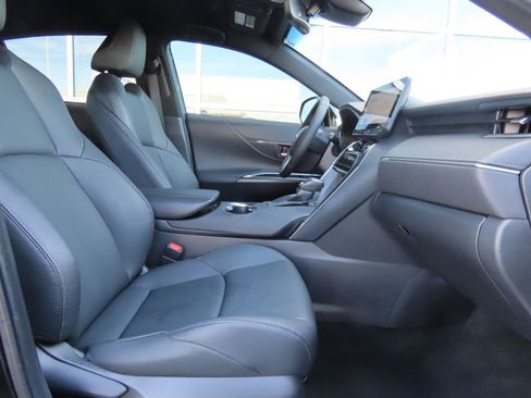 Used 2024 Toyota Venza XLE image 19