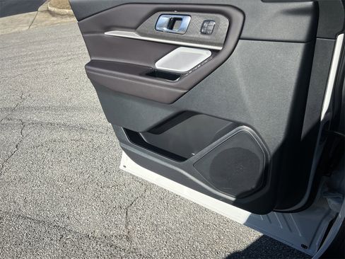 New 2026 Ford Explorer Platinum image 15