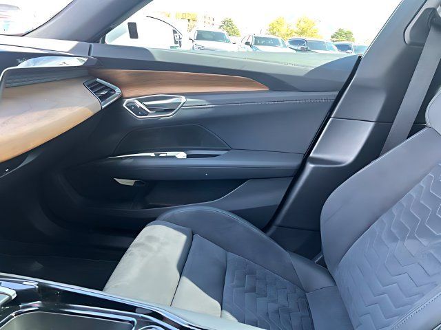 Used 2023 Audi e-tron GT Premium Plus AWD/4WD image 28