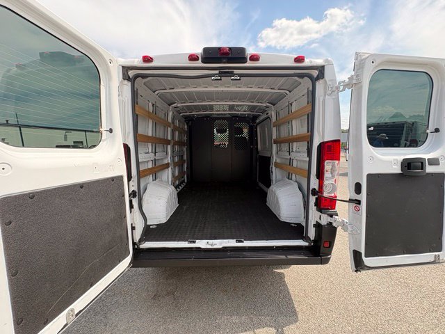 Used 2025 RAM ProMaster 2500 w/ U-Haul Equipment Group FWD image 28