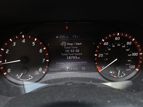 Used 2024 Nissan Frontier Pro-X image 9