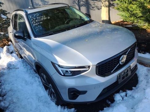 Used 2023 Volvo XC40 B5 Plus w/ Driver Assist Package image 1