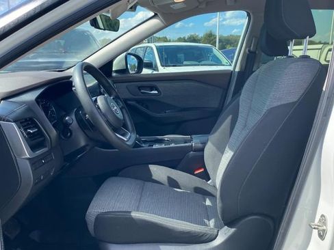 Used 2023 Nissan Rogue SV image 12