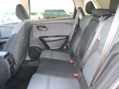 Used 2023 Nissan Rogue SV image 30